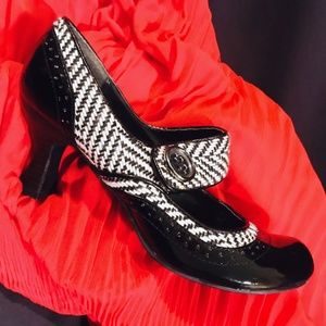 B&W Oxford Style Chunky Heels